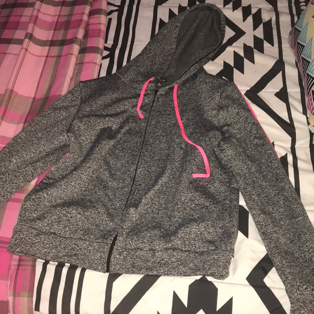 I’m selling a LOVE❤️ARI jacket
